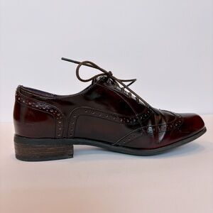 Clarks Women’s Derby Lace-Up Oxfords – Size 7 burgundy